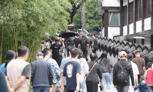 “超级黄金周”第三天：扬州早茶开启“排队模式”