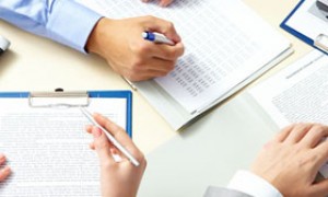 市场现逐步回暖迹象 多家房企急补库存