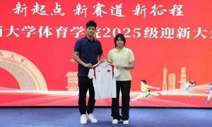 全红婵已到暨南大学报到，与体育学院院长苏炳添合影留念