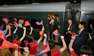 金正恩结束对中国访问，乘专列离开北京