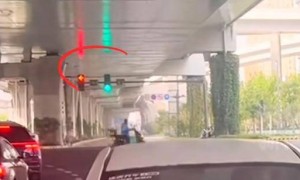 司机绿灯不走停车长达20秒，被罚200元扣6分，交警回应