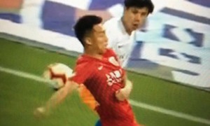 原创
选择性执法?山东鲁能被漏掉的判罚,是任务?还是选择性执法?