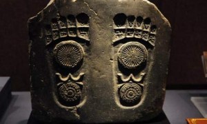 原创
龙门石窟的缝隙中有个未完成雕刻,专家说:这个神秘石雕挺重要