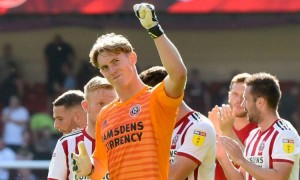 原创 
            索帅官宣今夏曼联一人回归!提前放弃曼联英超争冠,只想杯赛夺冠