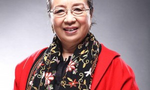 “容嬷嬷”好暖心!83岁李明启坐公交拒绝小男孩让座