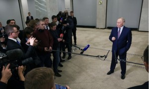 特朗普重返白宫后首次对俄制裁,普京称永远不会屈服于压力,分析师:明年石油或短缺