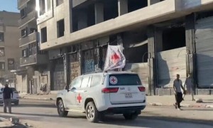 以军接收7名获释被扣押人员